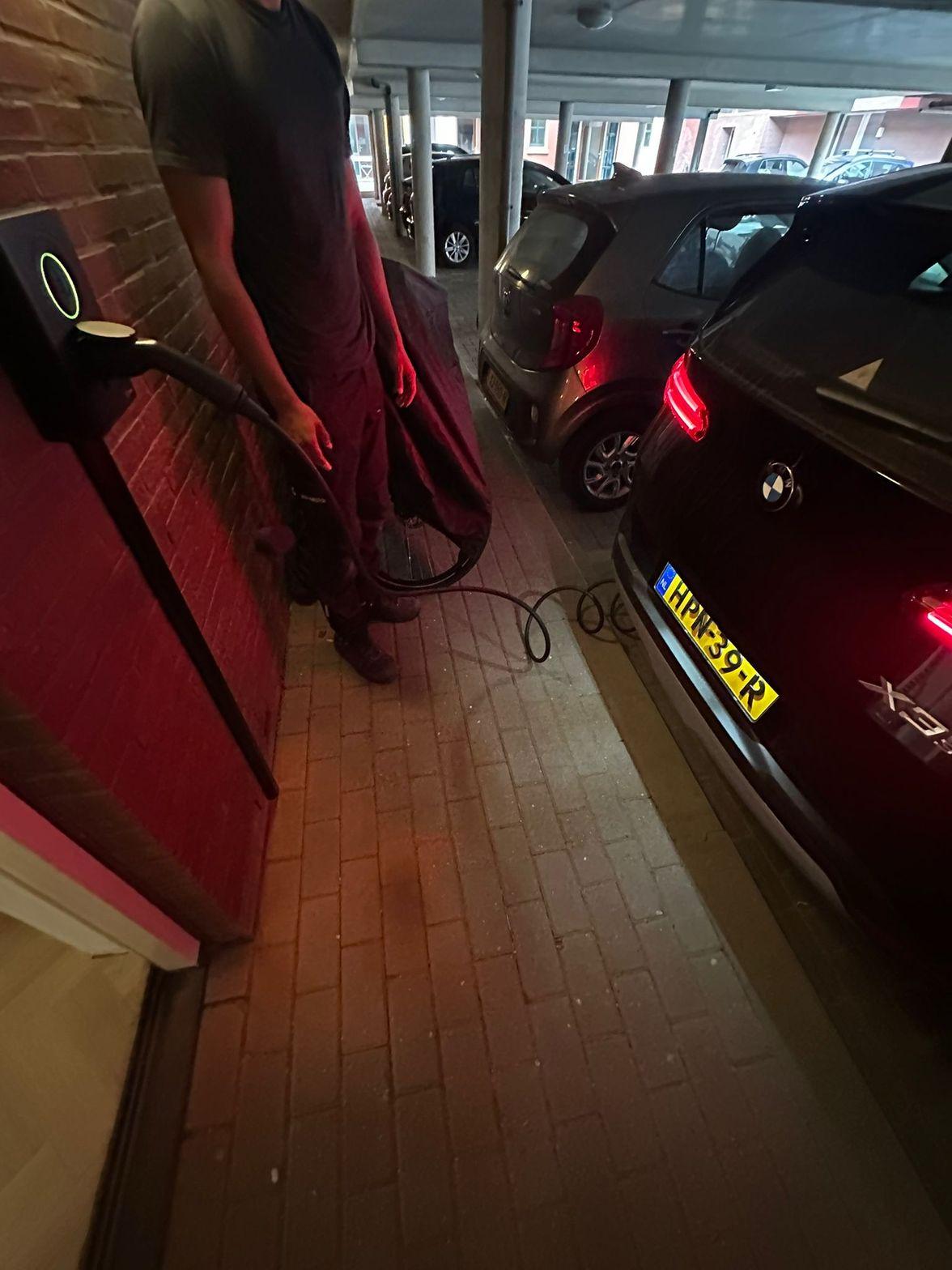 Zonnepanelen en Laadpalen: De Perfecte Combinatie